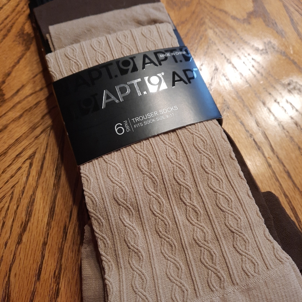 Apt 9. 6 pair trouser socks